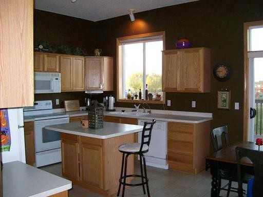 4672 Mayfield Ave NE - Photo 3 of 3