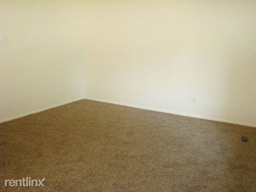 3219 Laredo Ln - Photo 3 of 9