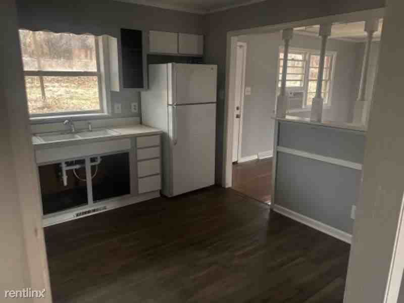 3403 Shallowford Dr - Photo 3 of 14