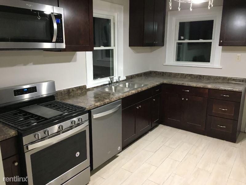 1011 64th St - Photo 3 of 22