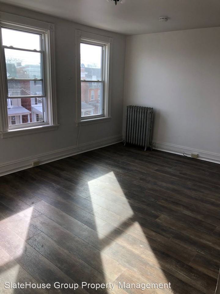 351 E New St - Photo 3 of 9