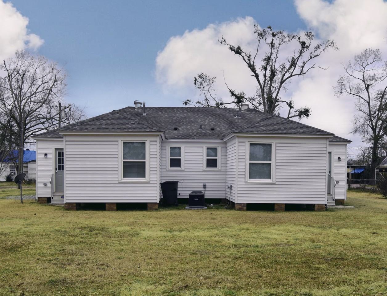 3823 Swanee St - Photo 2 of 2