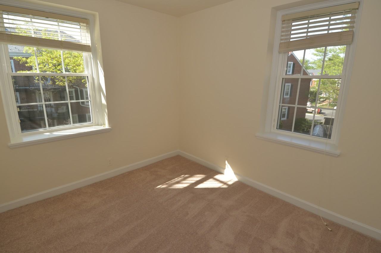 4811 30th St S #B2 - Photo 5 of 8