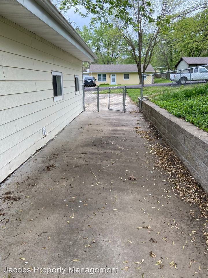 6008 E Robin Ln - Photo 2 of 23