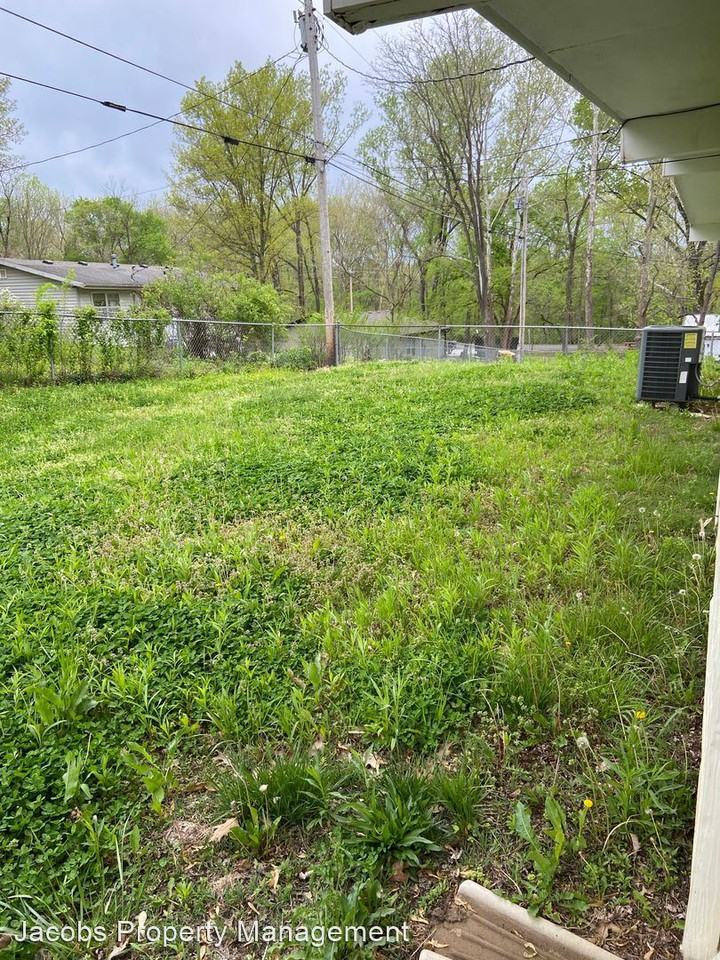 6008 E Robin Ln - Photo 3 of 23