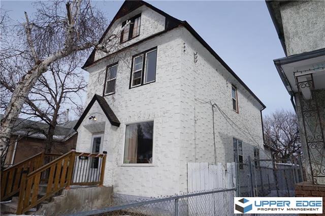 271 1/2 Selkirk Ave - Photo 2 of 12