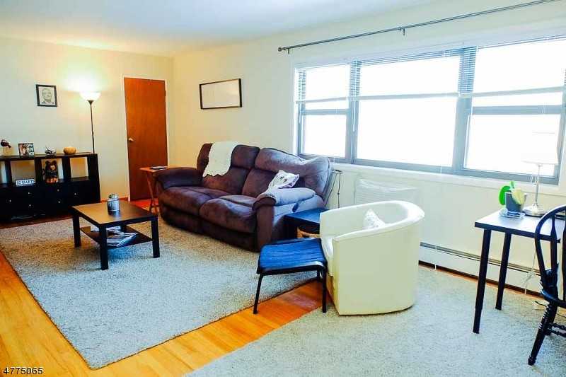 10 Colonial Dr Apt E - Photo 2 of 5