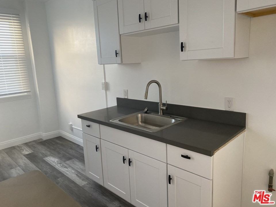 3005 Main St - Photo 2 of 5