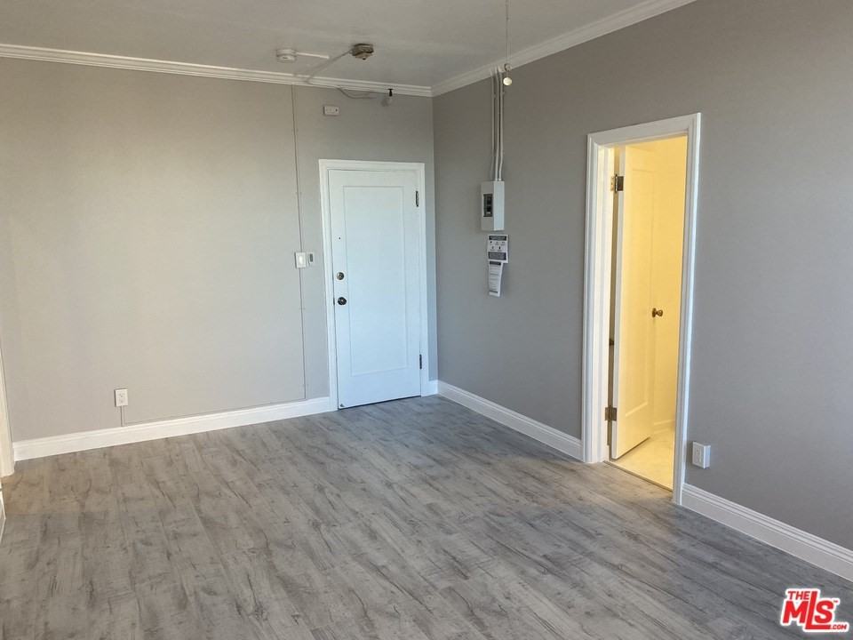 3005 Main St - Photo 3 of 5