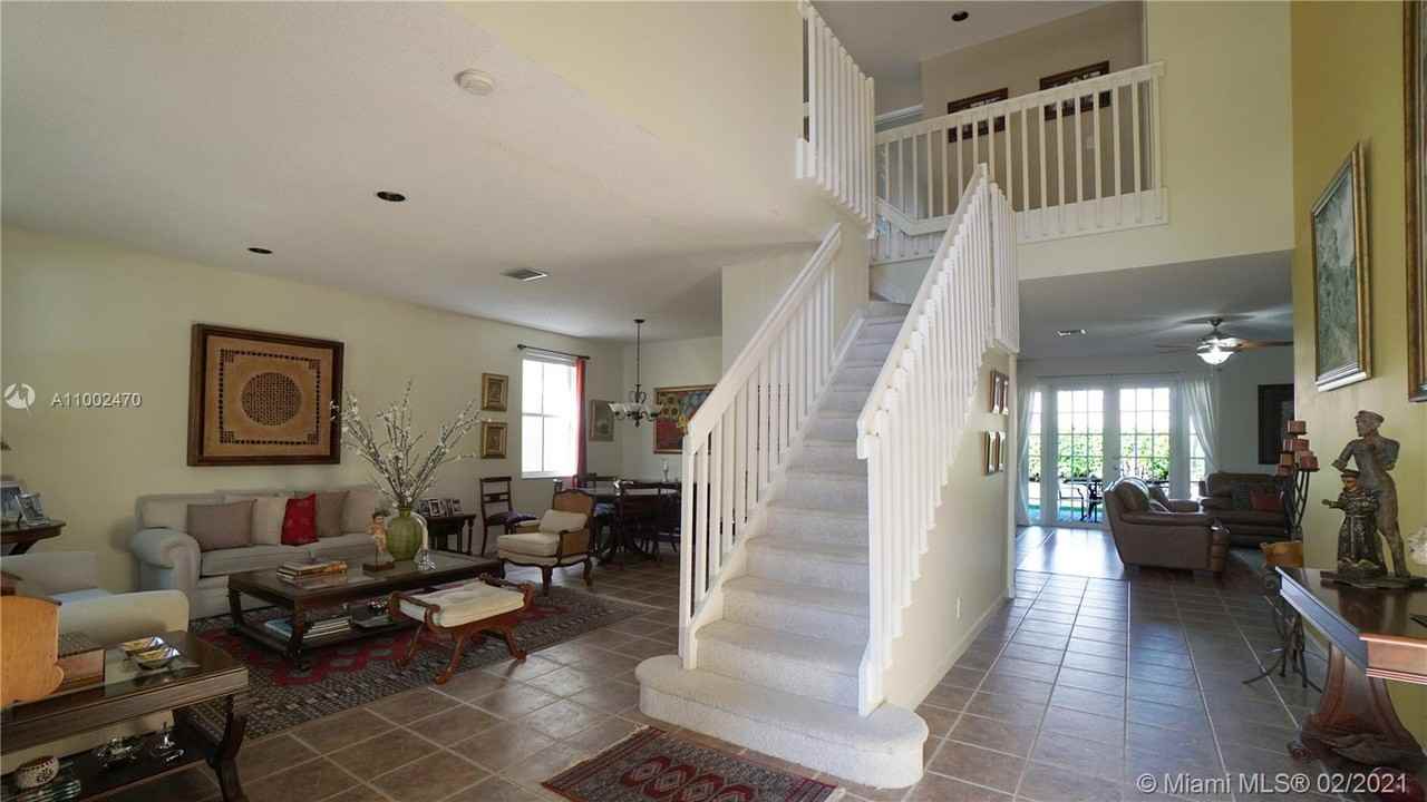 1546 Sandpiper Circle - Photo 2 of 21