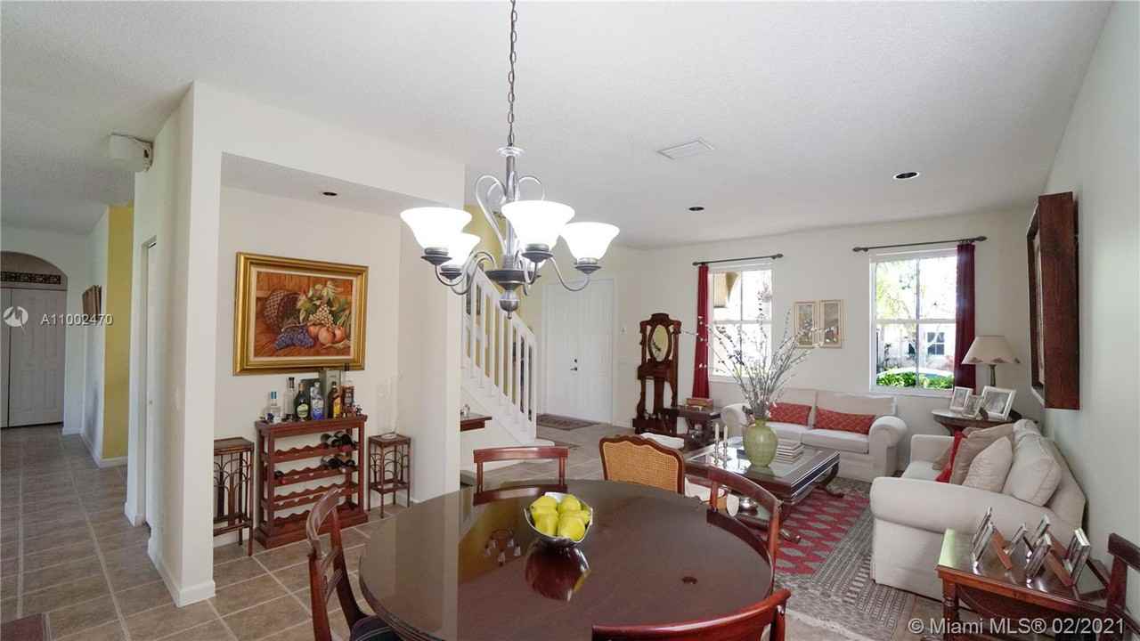 1546 Sandpiper Circle - Photo 3 of 21