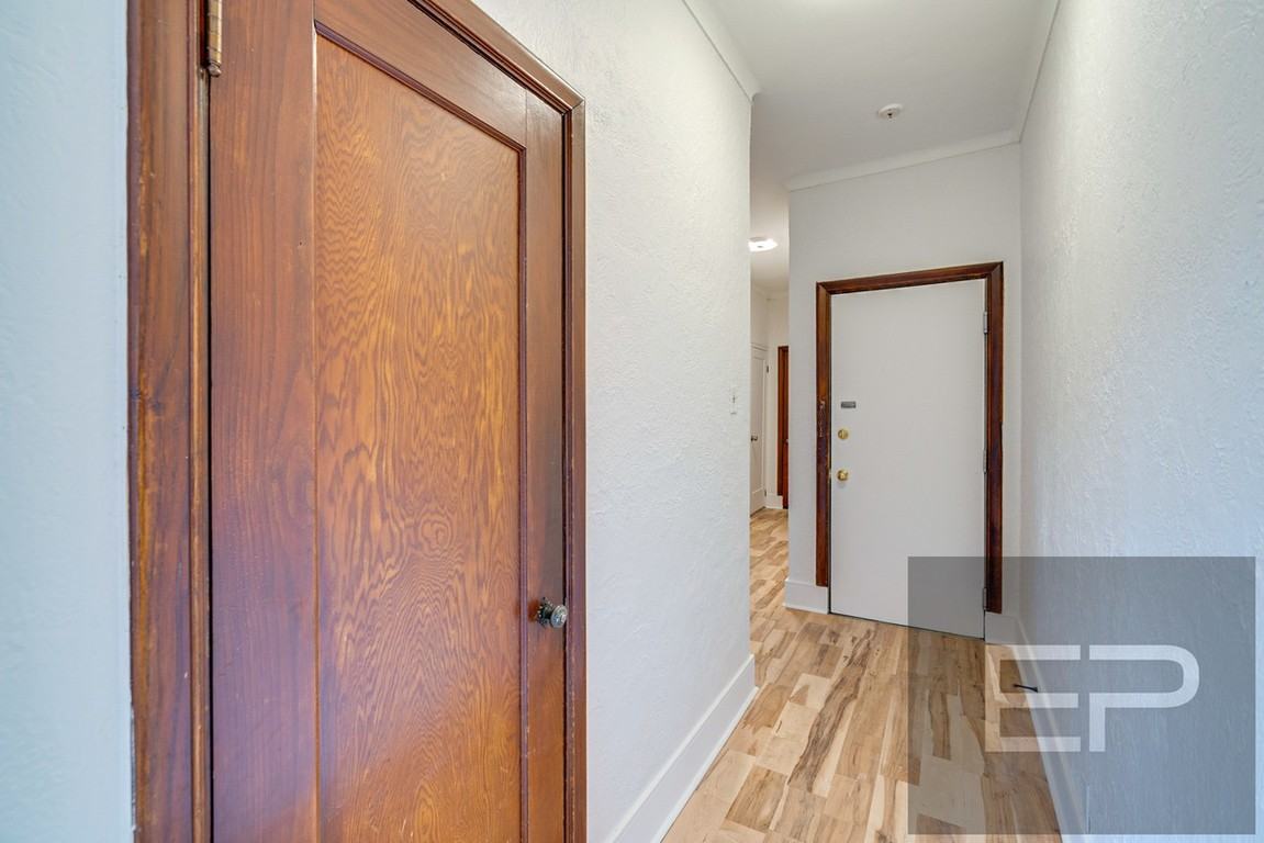 4961 Chemin Queen Mary - Photo 3 of 50