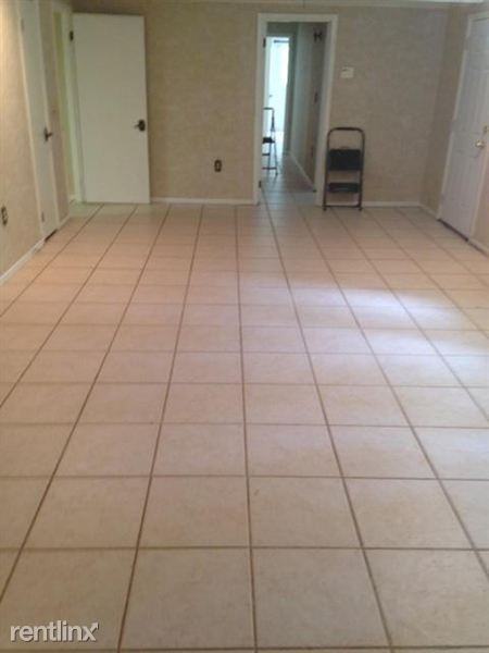 5141 Pinelands Cir - Photo 3 of 10