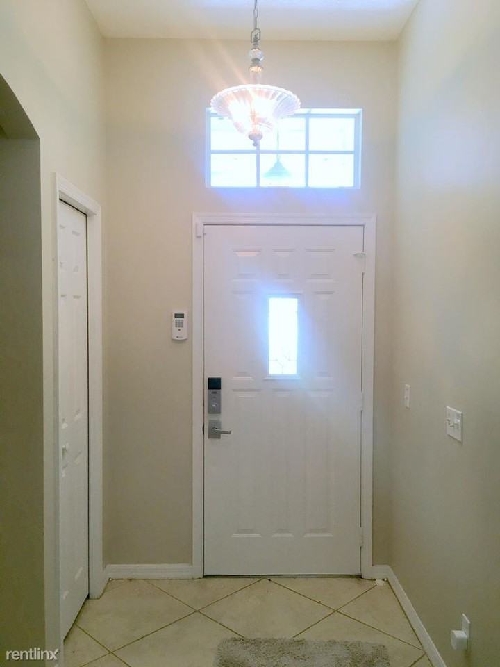 2542 Sw Choctaw St - Photo 2 of 9