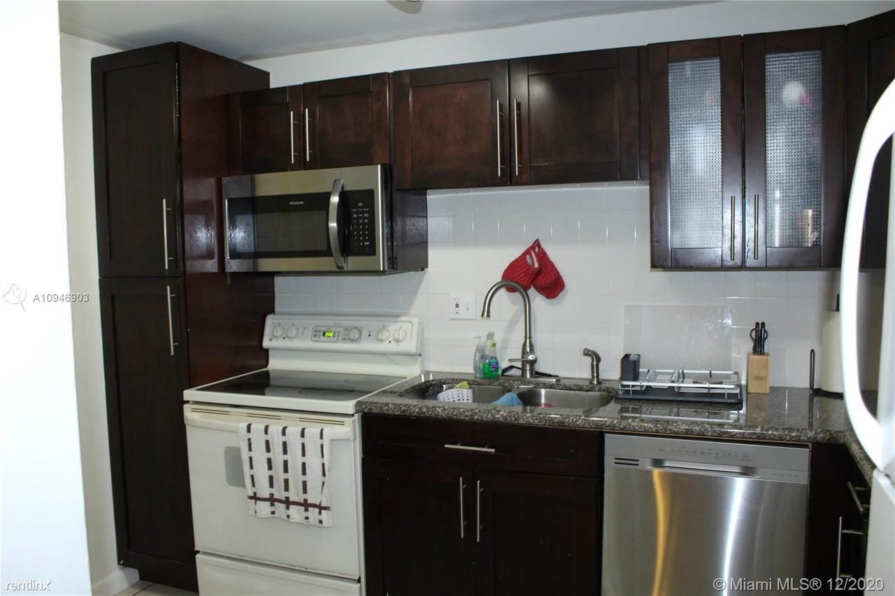 3285 Foxcroft Rd - Photo 2 of 8