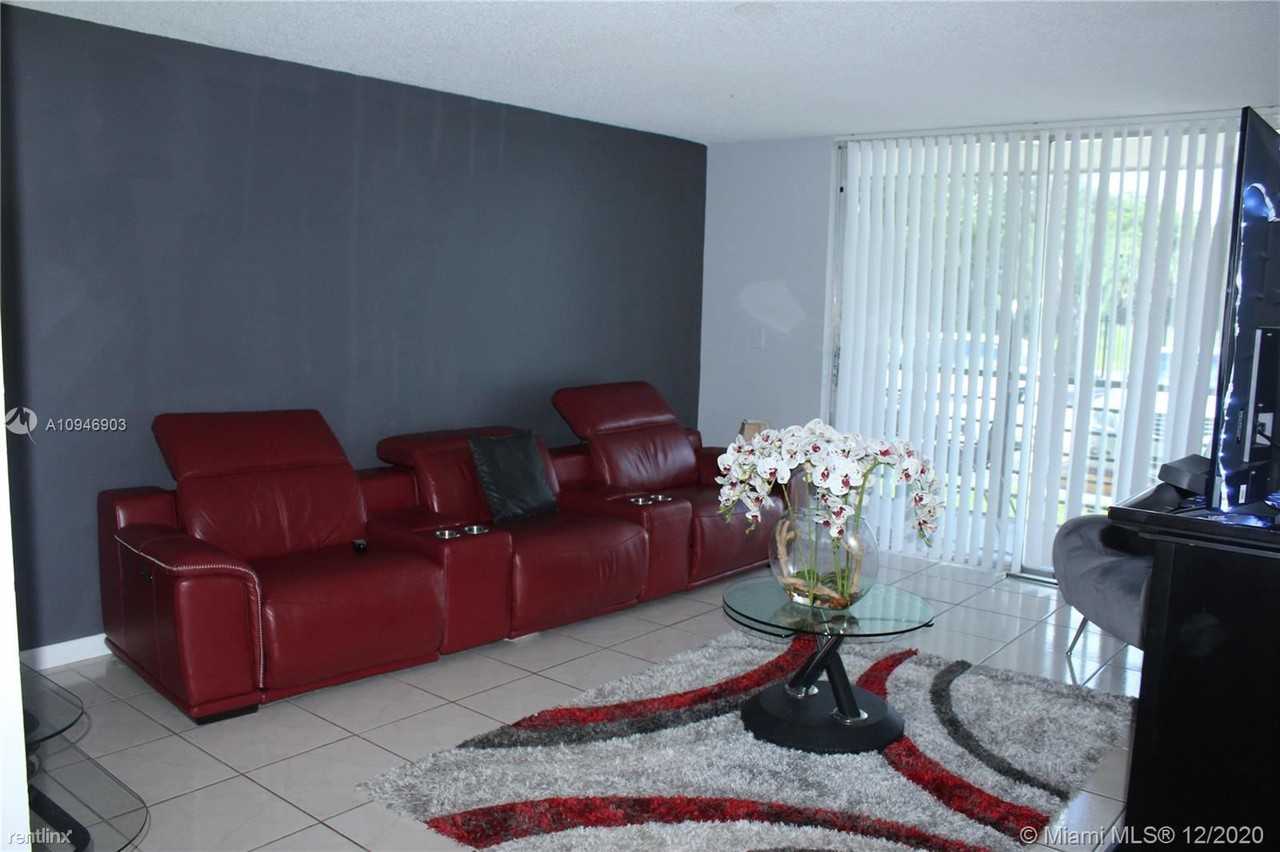 3285 Foxcroft Rd - Photo 3 of 8