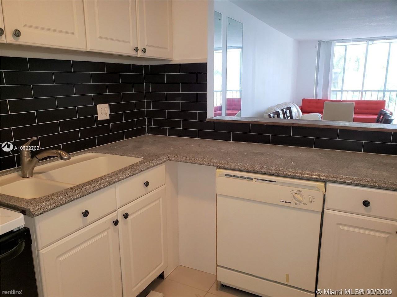 5321 NE 24th Ter - Photo 2 of 8