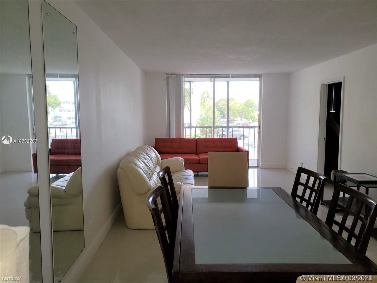 5321 NE 24th Ter - Photo 3 of 8