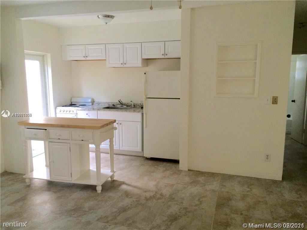 1825 NE 26th Ave - Photo 3 of 8