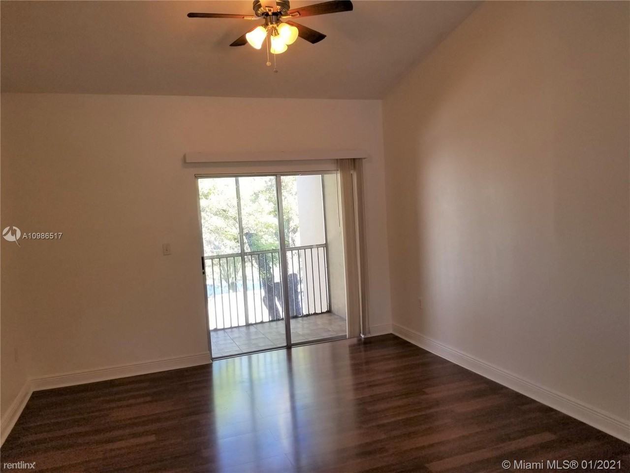 8059 SW 21st Ct - Photo 3 of 7
