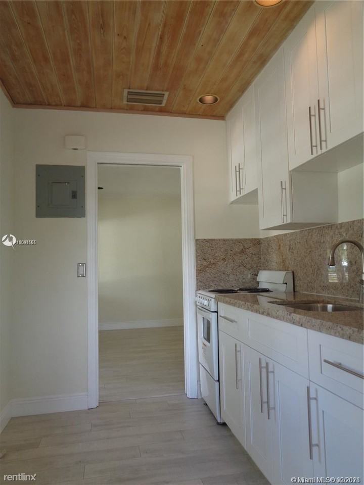 246 W Park Dr - Photo 2 of 8