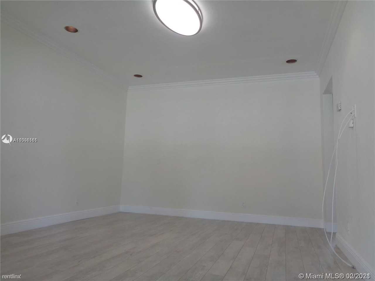 246 W Park Dr - Photo 3 of 8