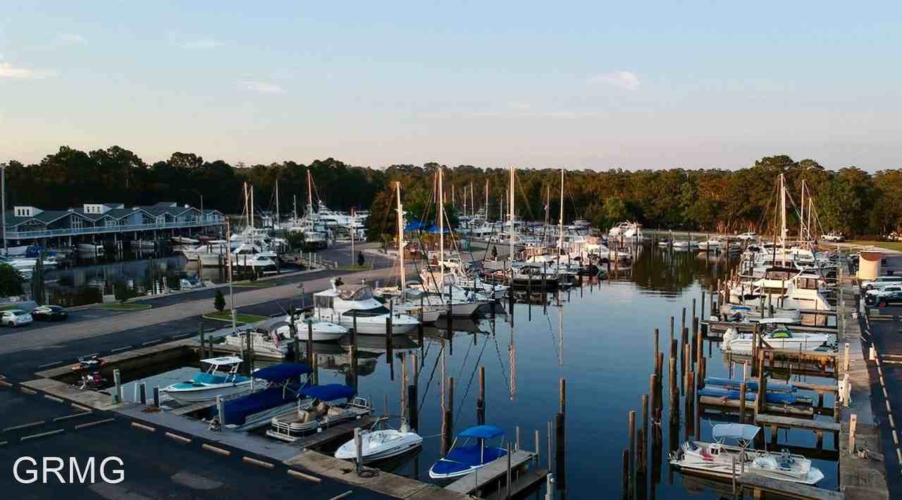 900 Marina Blvd - Photo 2 of 20