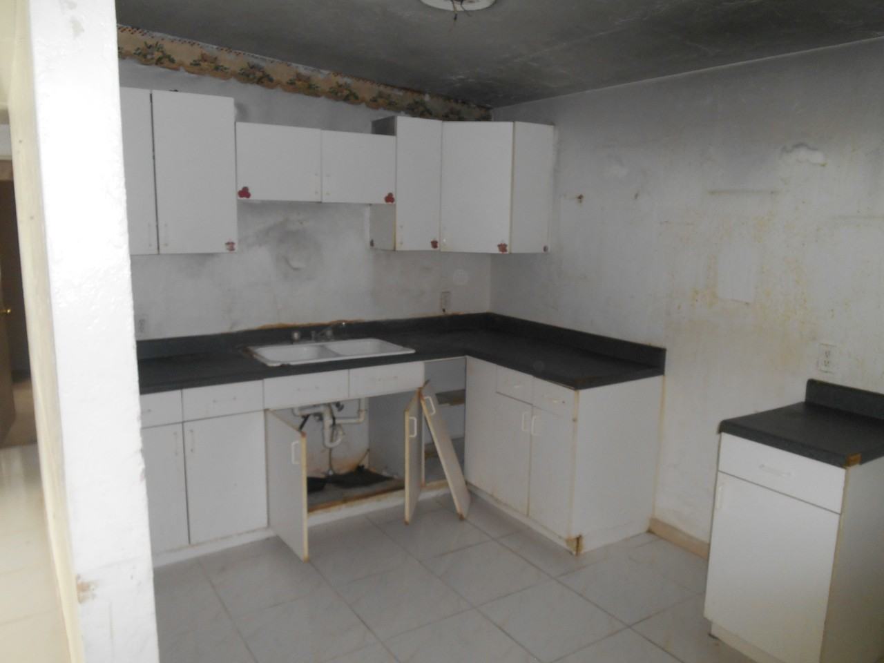 1532 Veronica S Shoemaker Blvd - Photo 2 of 6