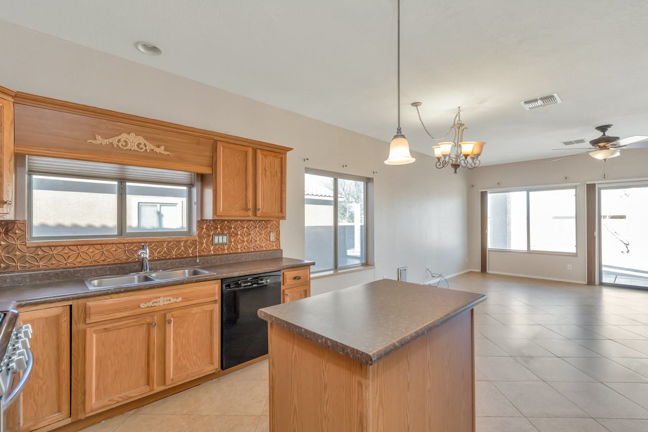 11942 W Heyburn Dr - Photo 3 of 25