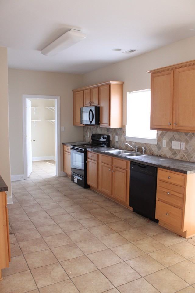 3252 Ian Patrick Ave - Photo 2 of 7