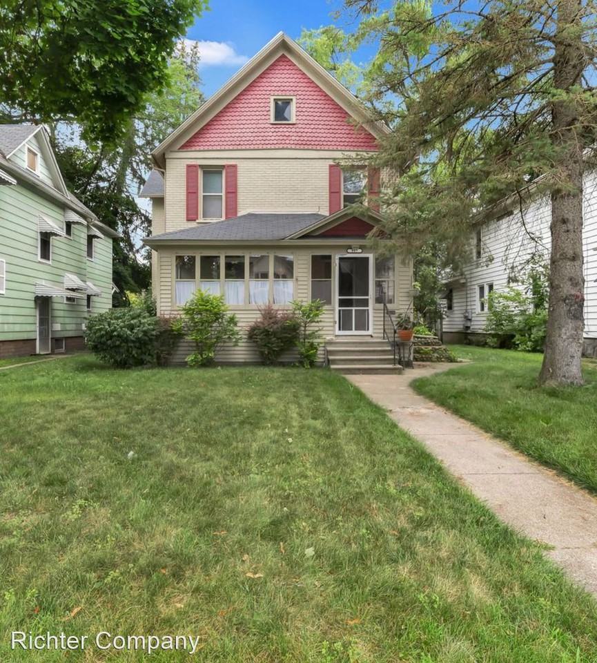 817 Clinton Ave