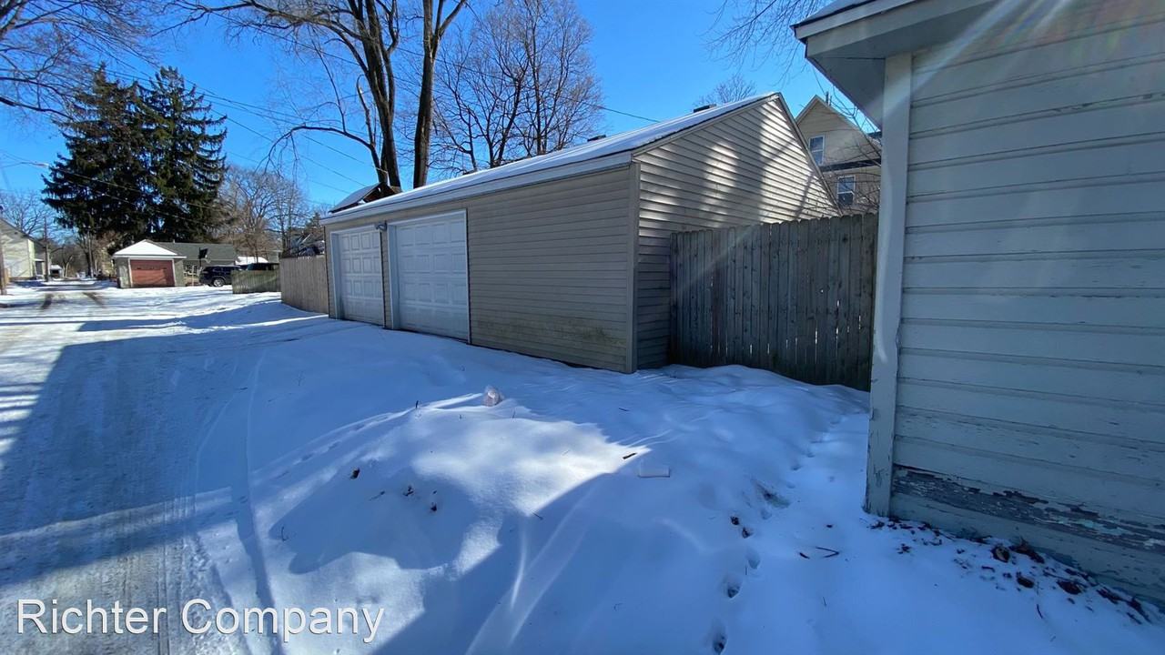 817 Clinton Ave - Photo 2 of 10