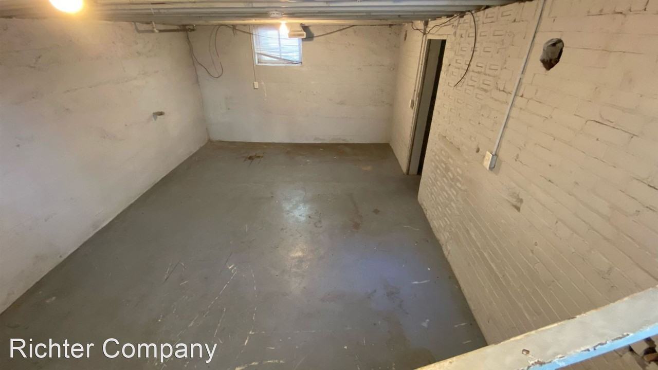 817 Clinton Ave - Photo 3 of 10