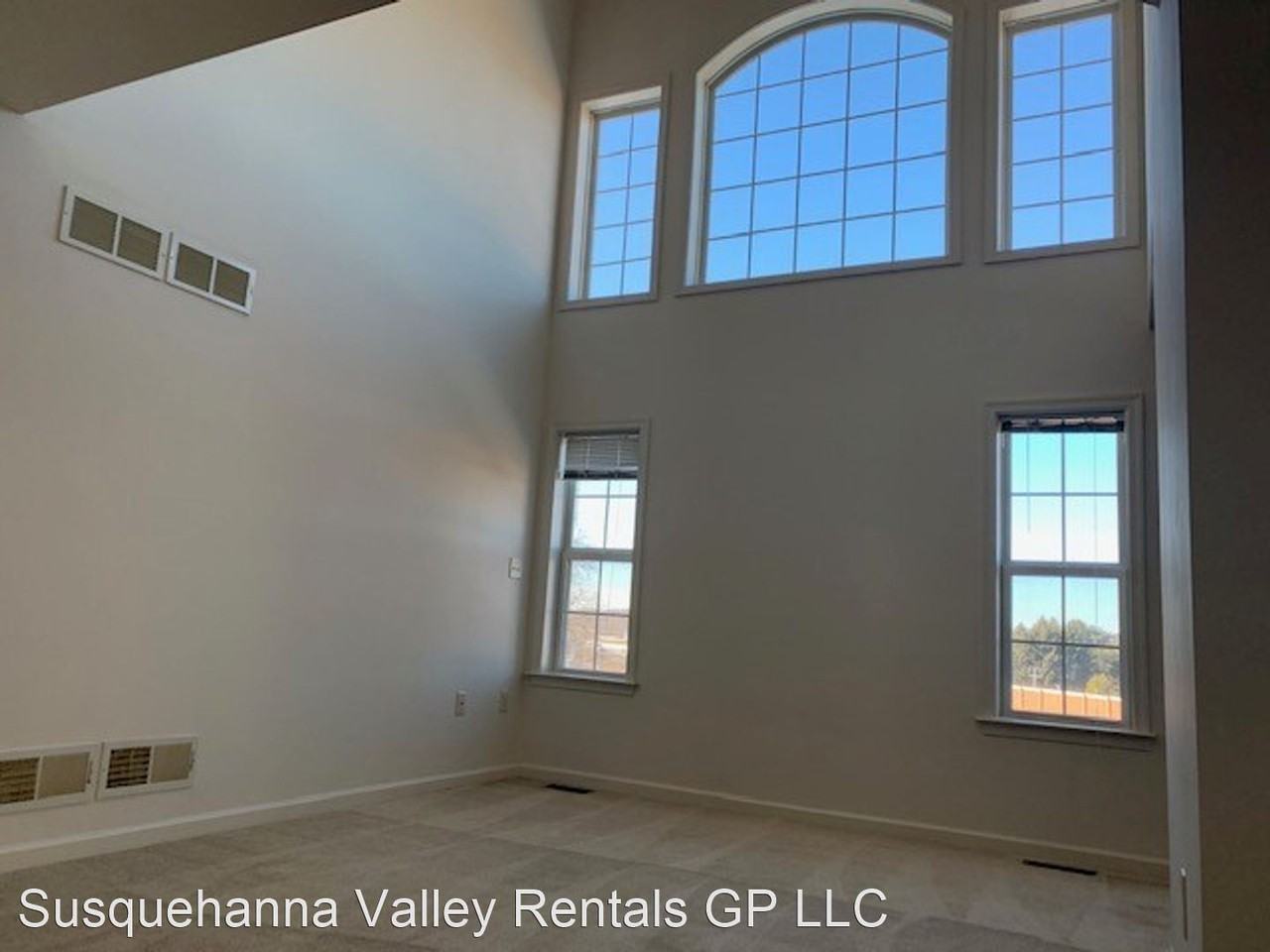 289 Fieldstone Ct - Photo 3 of 17