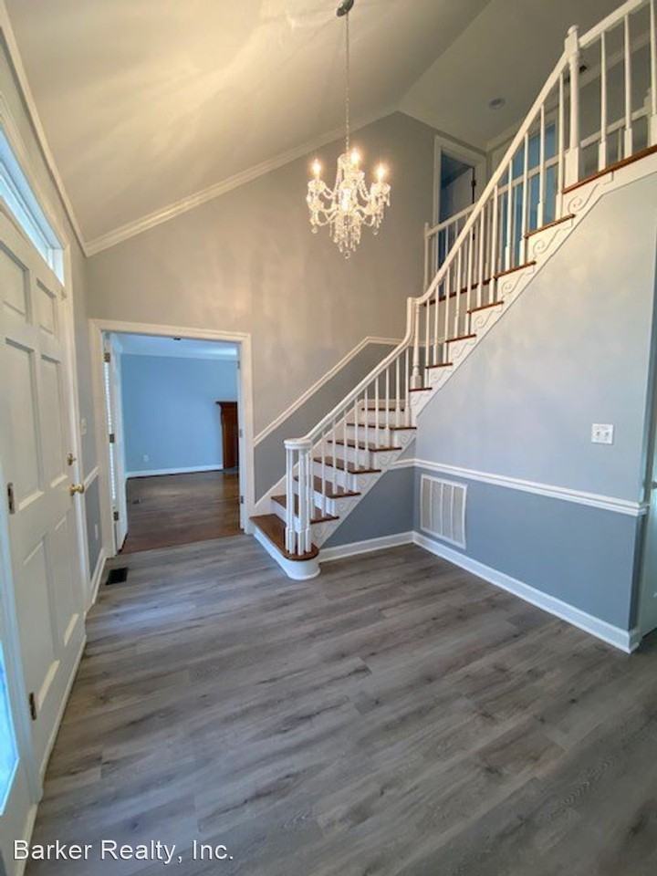 7401 Amaris Ln - Photo 2 of 26