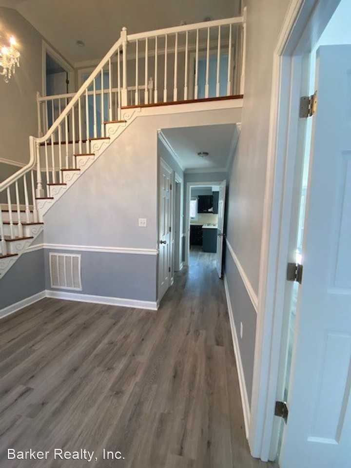 7401 Amaris Ln - Photo 3 of 26