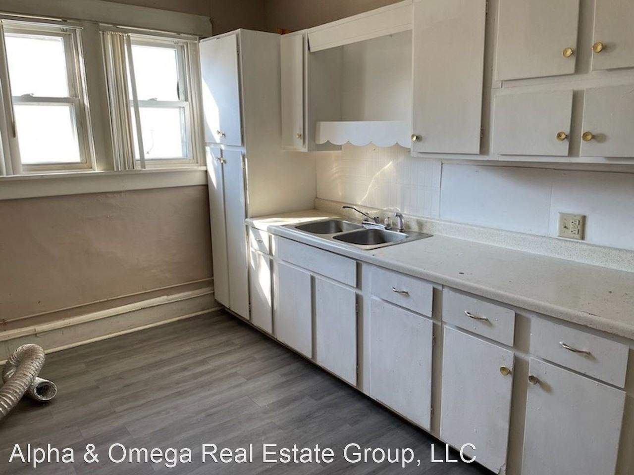 323 323 W. Emerald Ave. Huron - Photo 2 of 9