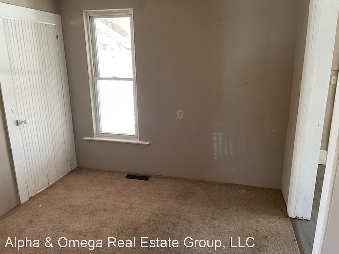 323 323 W. Emerald Ave. Huron - Photo 3 of 9