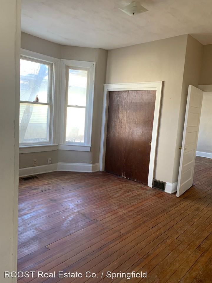 1030-1032 1/2 Garfield Avenue - Photo 3 of 11