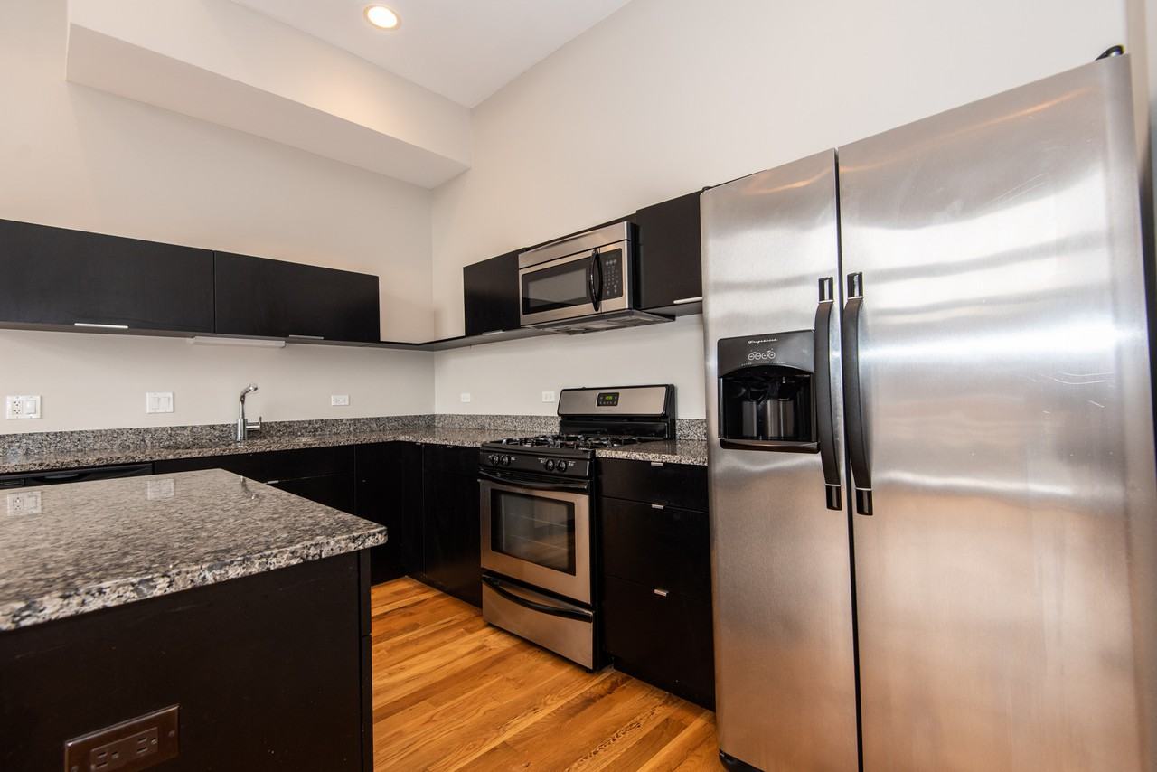 2157 N Damen - Photo 2 of 41