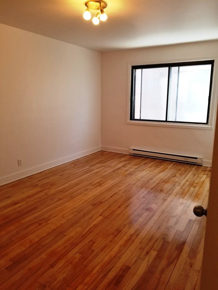 2875 Avenue Ekers #3 - Photo 5 of 10