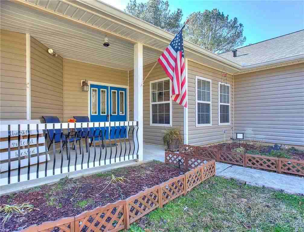 5080 Hightower Trl - Photo 3 of 40