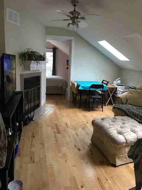 411 Lisgar - Photo 2 of 7