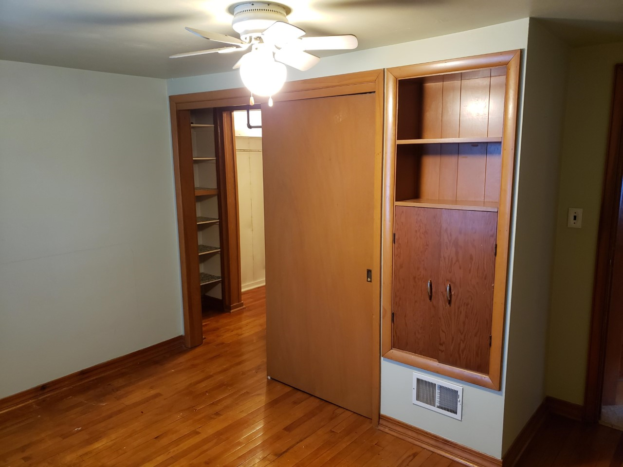 904 1/2 Park Avenue - 2 #2 - Photo 2 of 4