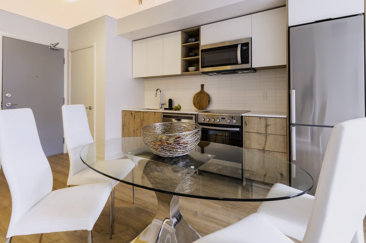 39 Niagara Street #606