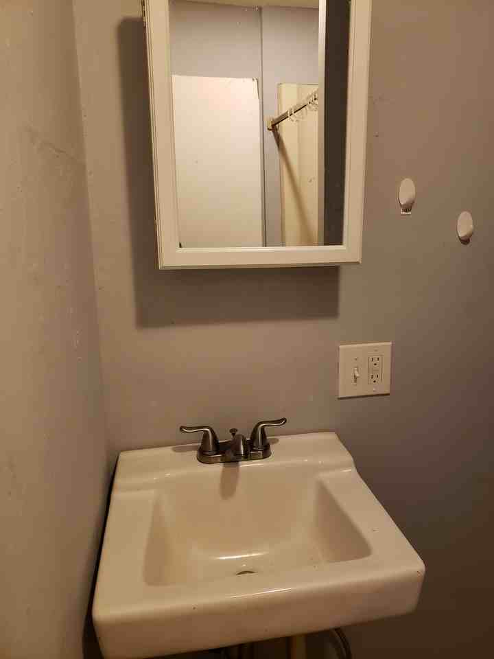 158 W Locust St Apt B - Photo 3 of 6