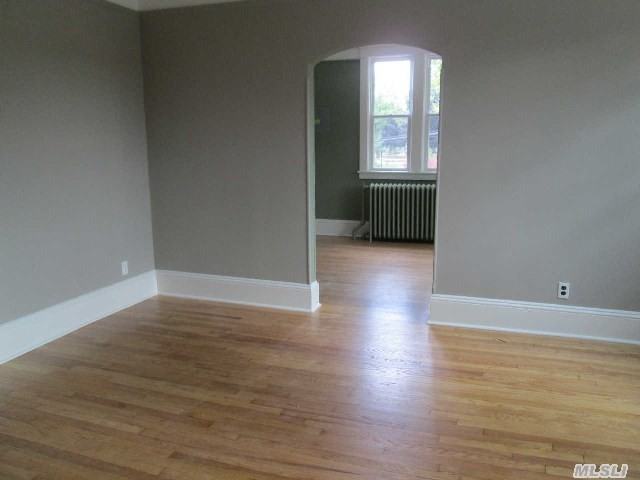 632 Middle Neck Rd - Photo 3 of 8