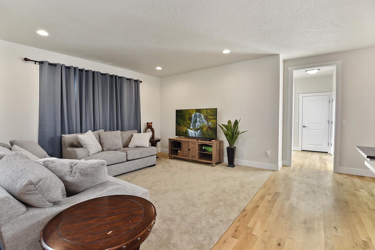 18199 Trautman Ave #1 - Photo 5 of 26