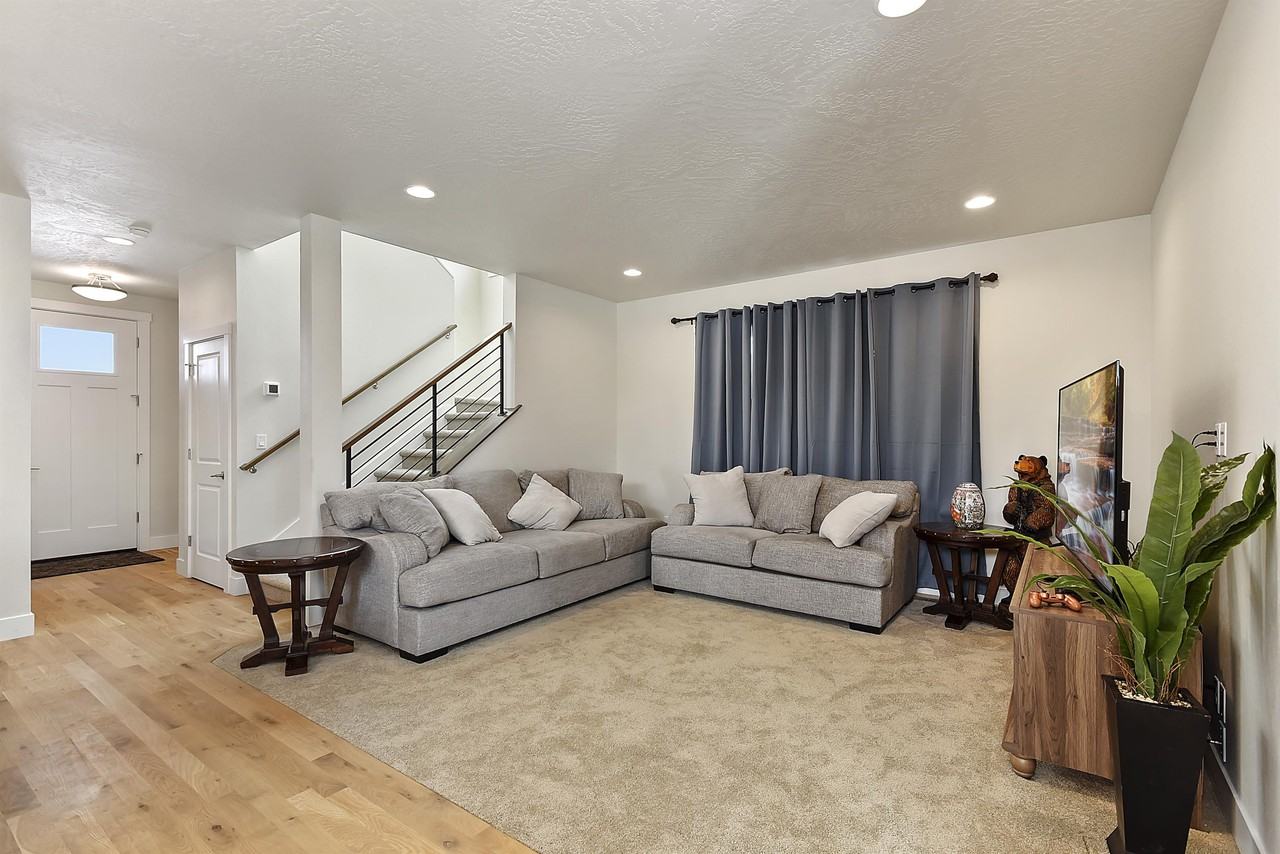 18199 Trautman Ave #1 - Photo 6 of 26