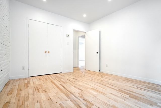 2027 Rue Sanguinet - Photo 2 of 12